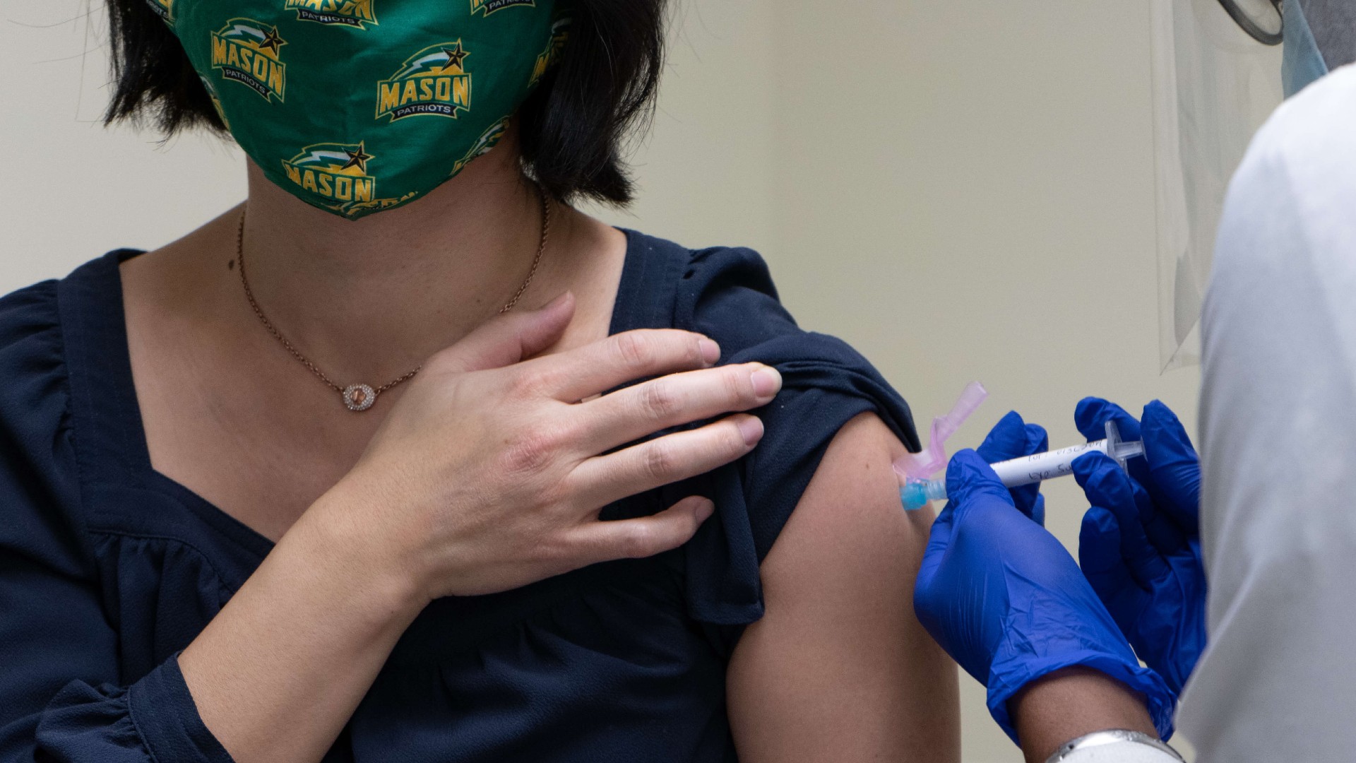 Mason Faculty Receiving Vaccination